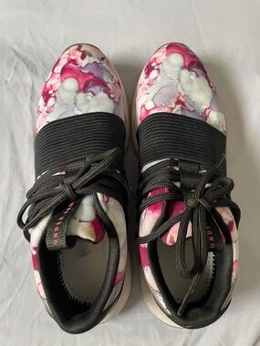 Under Armour Women’s Pink White Marble Print Sneakers